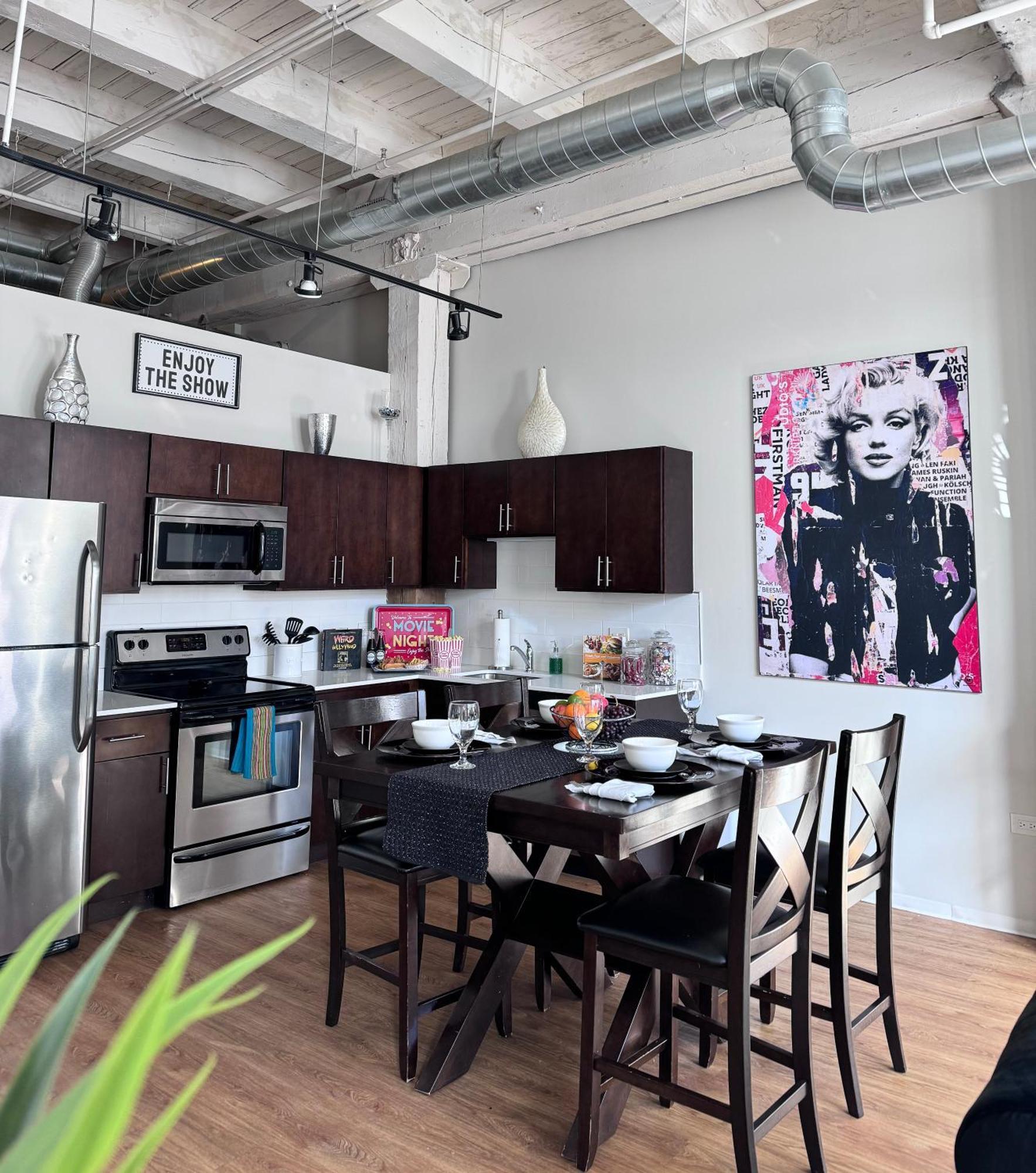 Luxery Stay Chicago - Themed Units! Close To Downtown, Mccormick Place & Wintrust Arena Extérieur photo